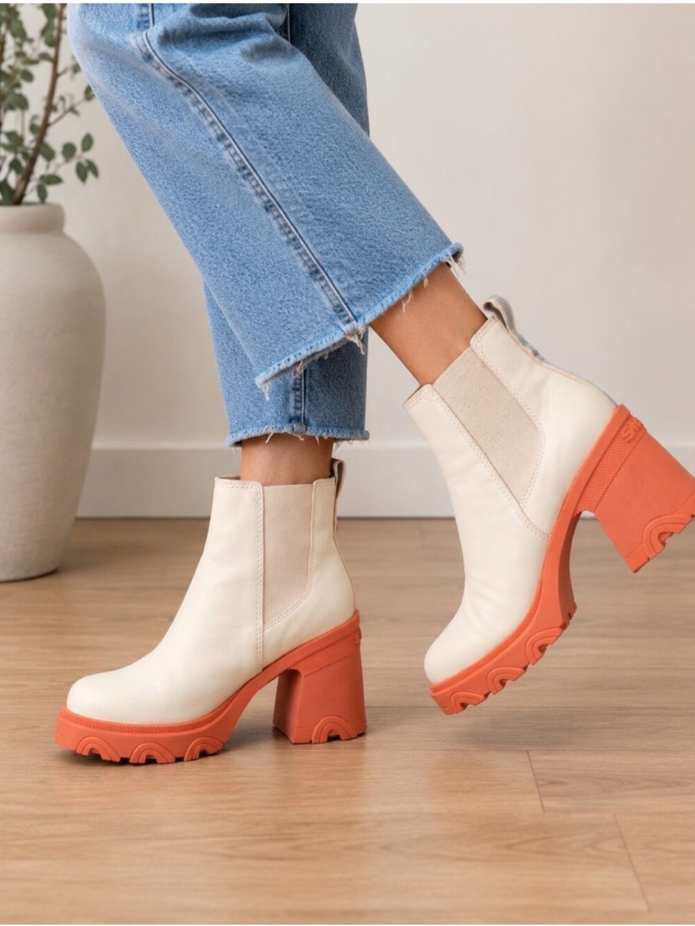 NIB Sorel Cream Leather Ankle Boots with Orange Platform Sole